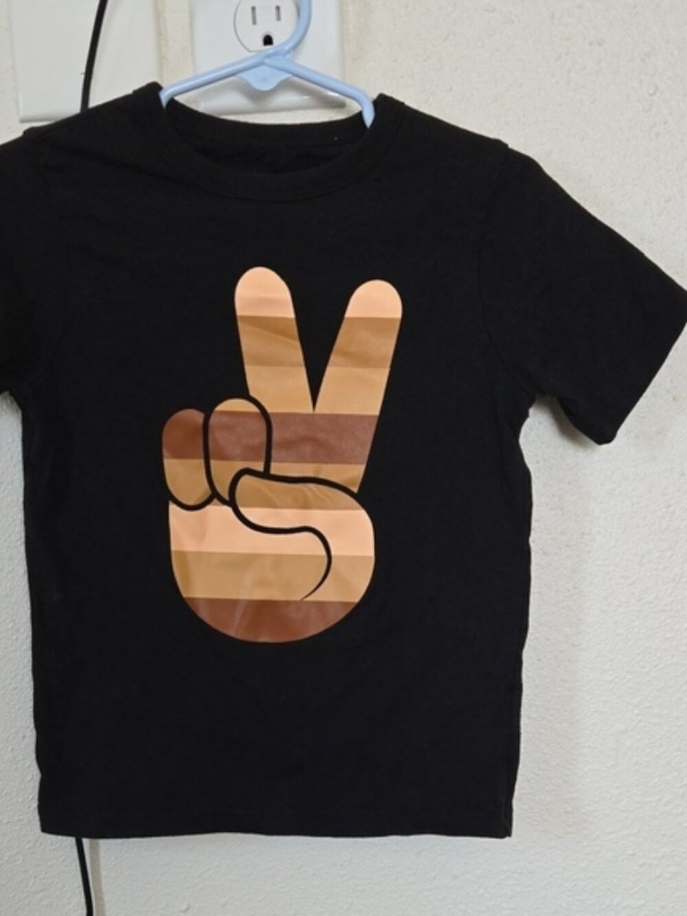 The Children's Place Black T-Shirt with Peace Sign